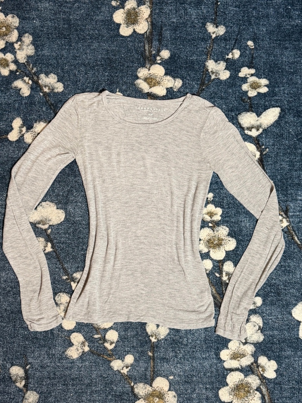 Aeropostale Heather Light Gray Scoop Neck Long Sleeve Top